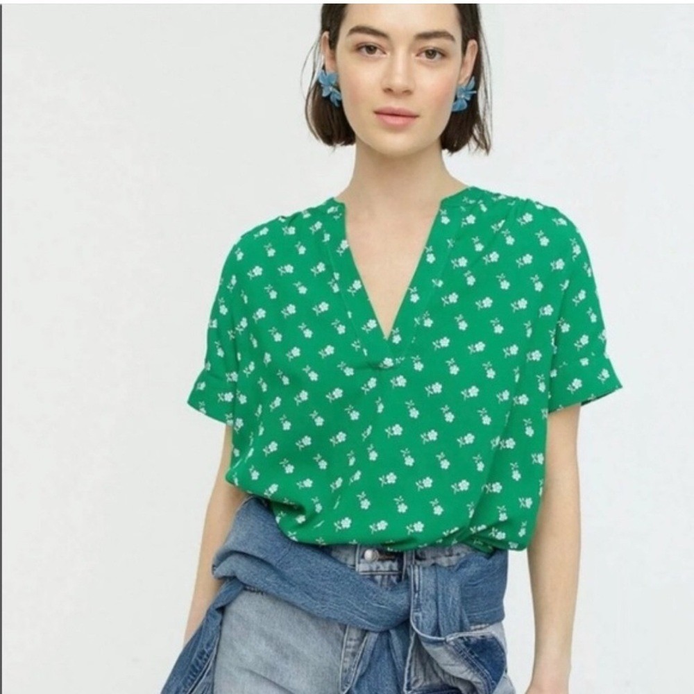 Green Floral Print V Neck Short Sleeve Blouse Feminine Cheerful Botanical Medium